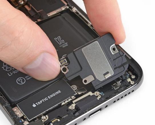 iPhone alsó hangszóró csere